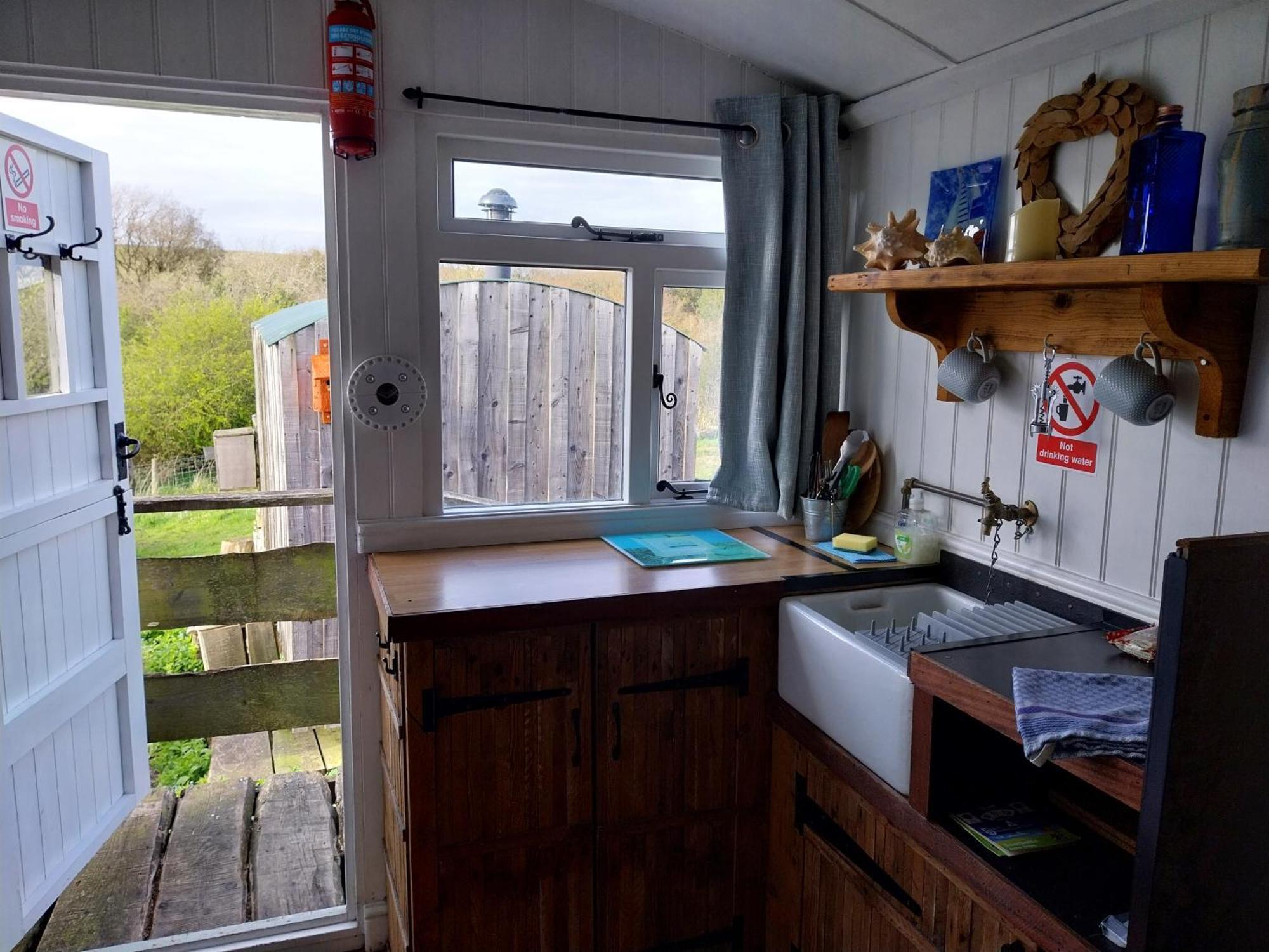 Meadowbeck - Shepherd Huts Fylingdales Exterior foto