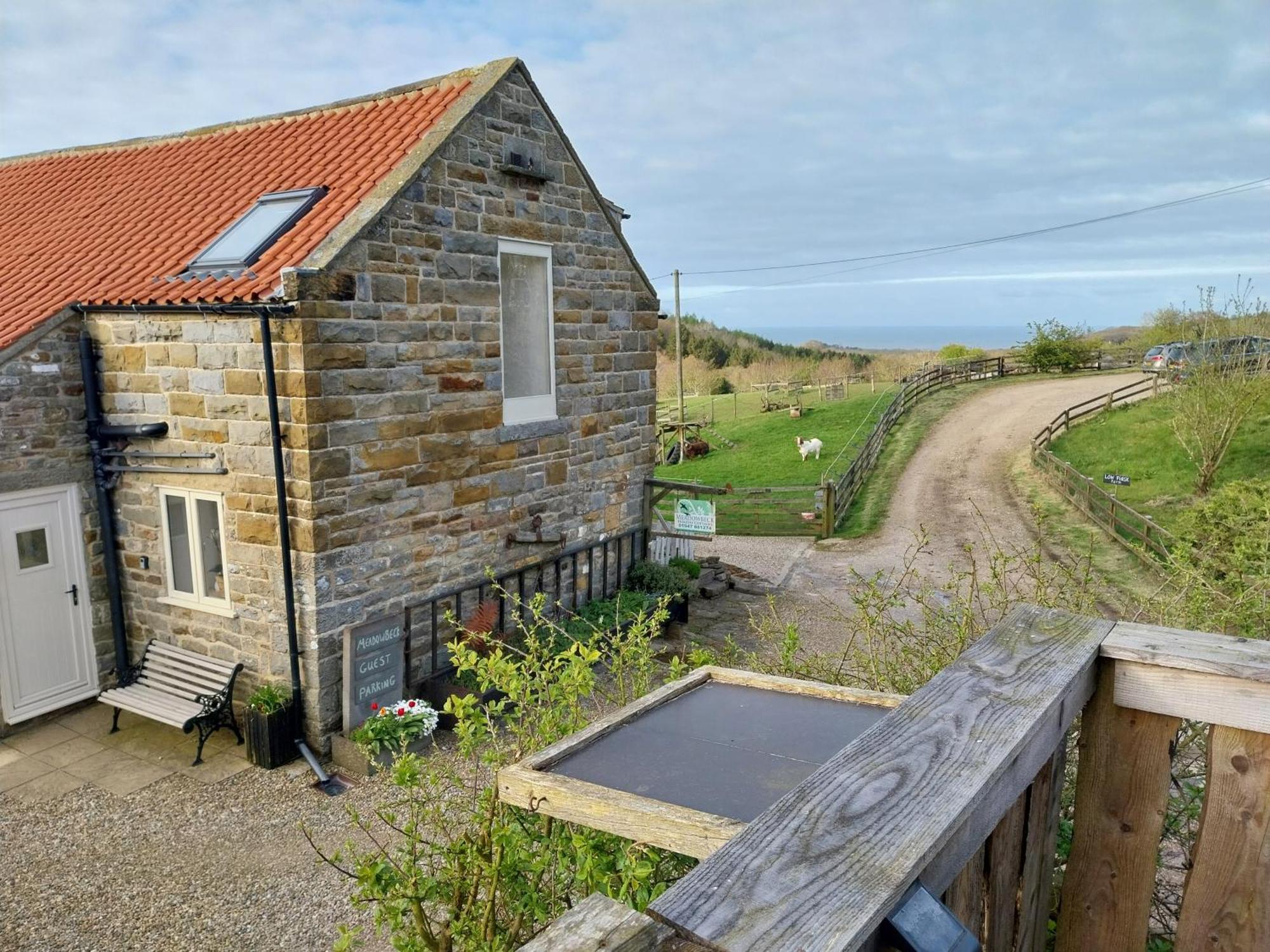 Meadowbeck - Shepherd Huts Fylingdales Exterior foto